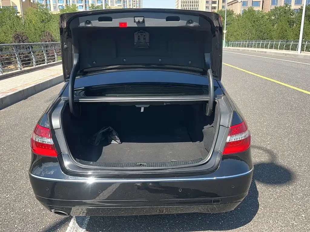 Mercedes-Benz E-Class — миниатюра 20