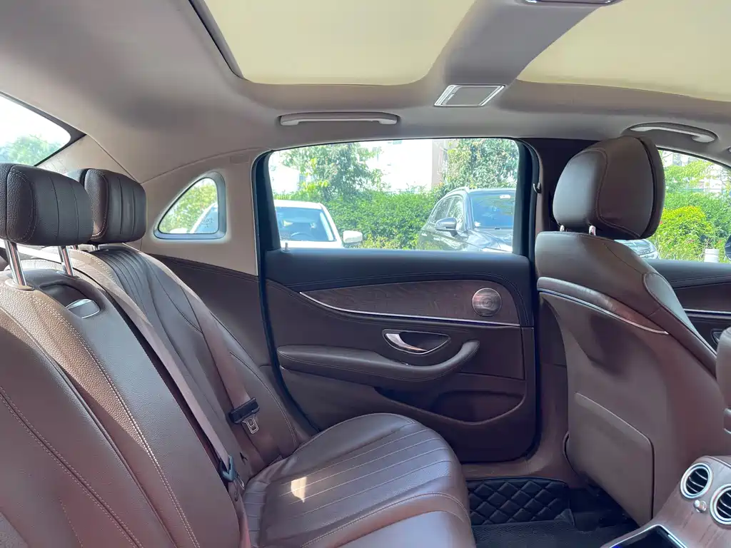 Mercedes-Benz E-Class — миниатюра 14