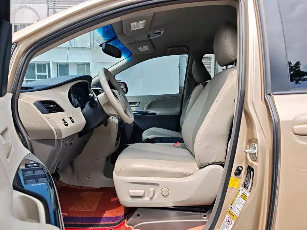 Toyota Sienna — миниатюра 11