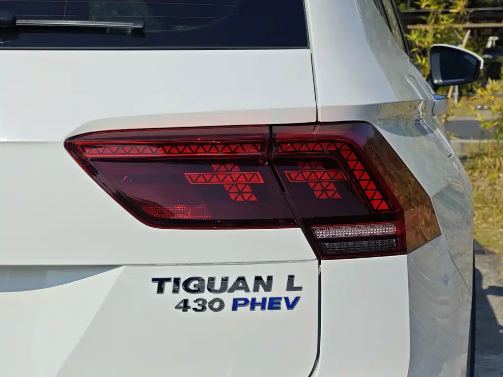 Volkswagen Tiguan L PHEV — миниатюра 17