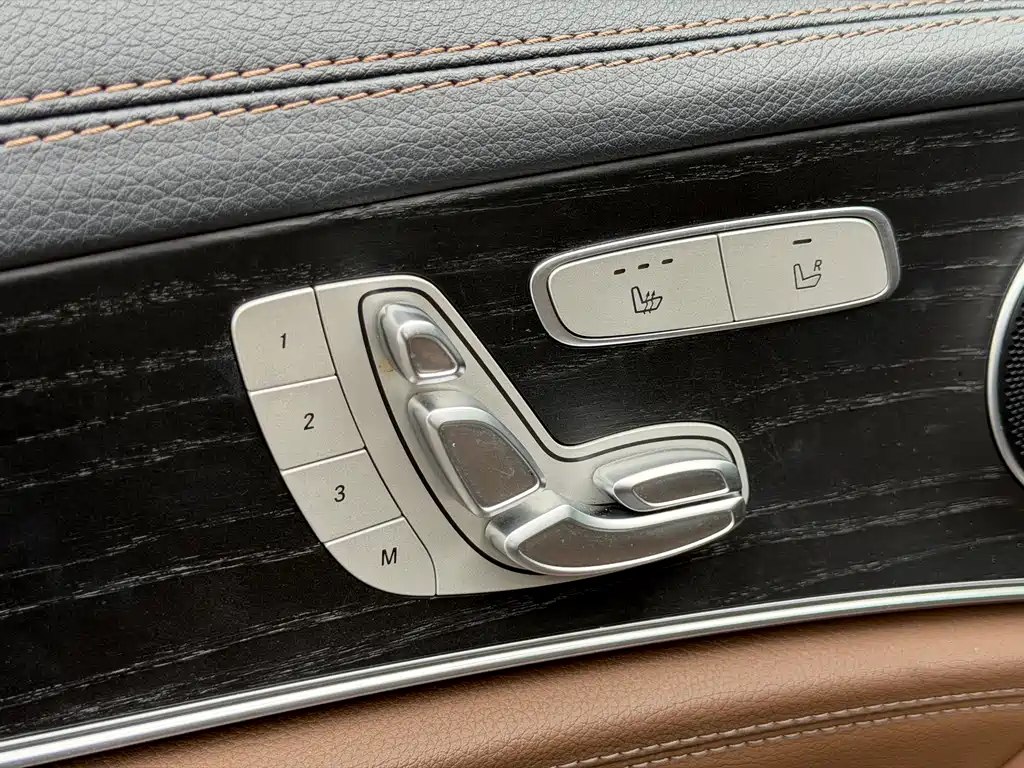 Mercedes-Benz E-Class — миниатюра 11