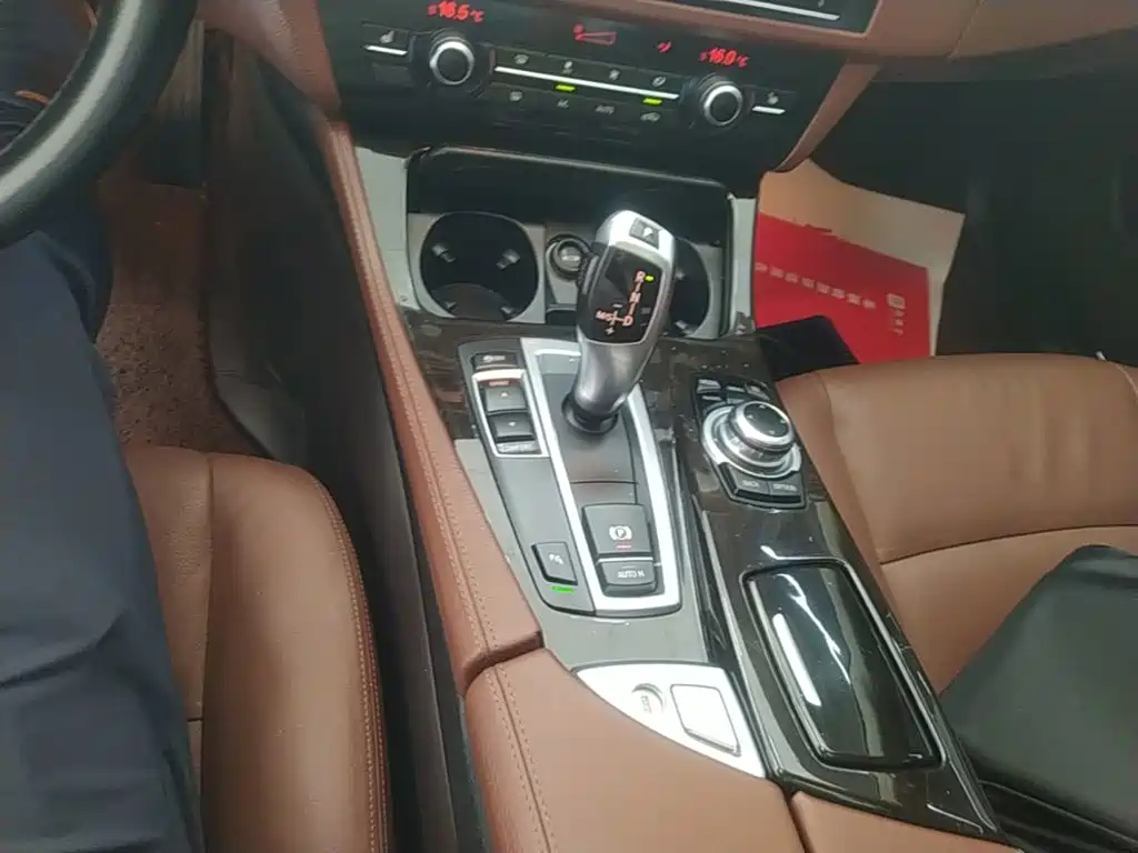 BMW 5 Series — миниатюра 14