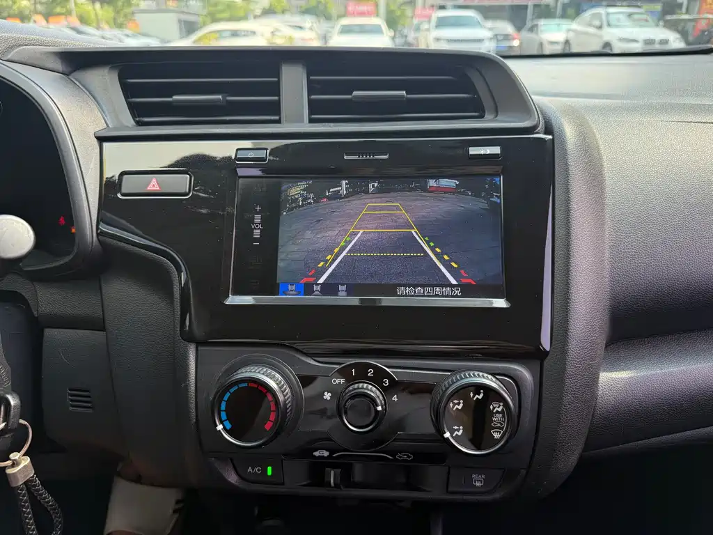 Honda Fit — миниатюра 7
