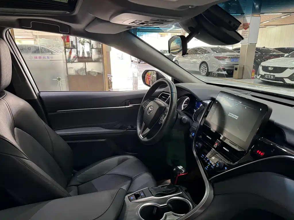 Toyota Camry — миниатюра 10