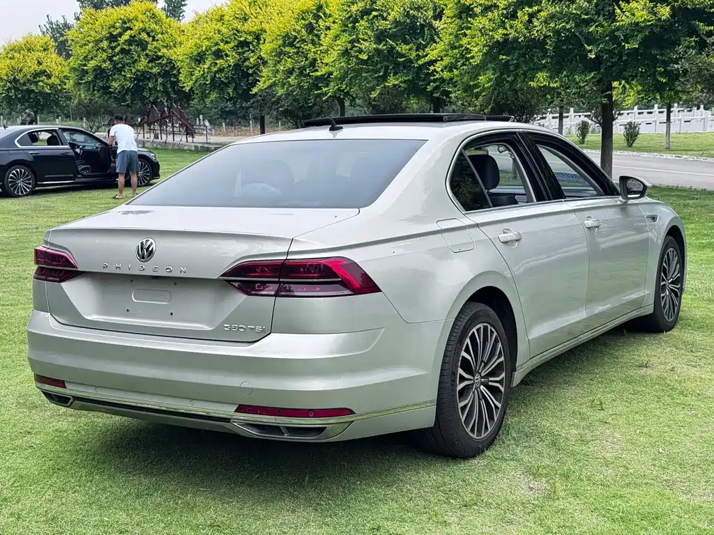 Volkswagen Phideon — миниатюра 9