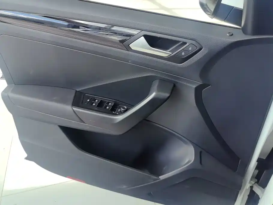 Volkswagen T-Roc — миниатюра 7