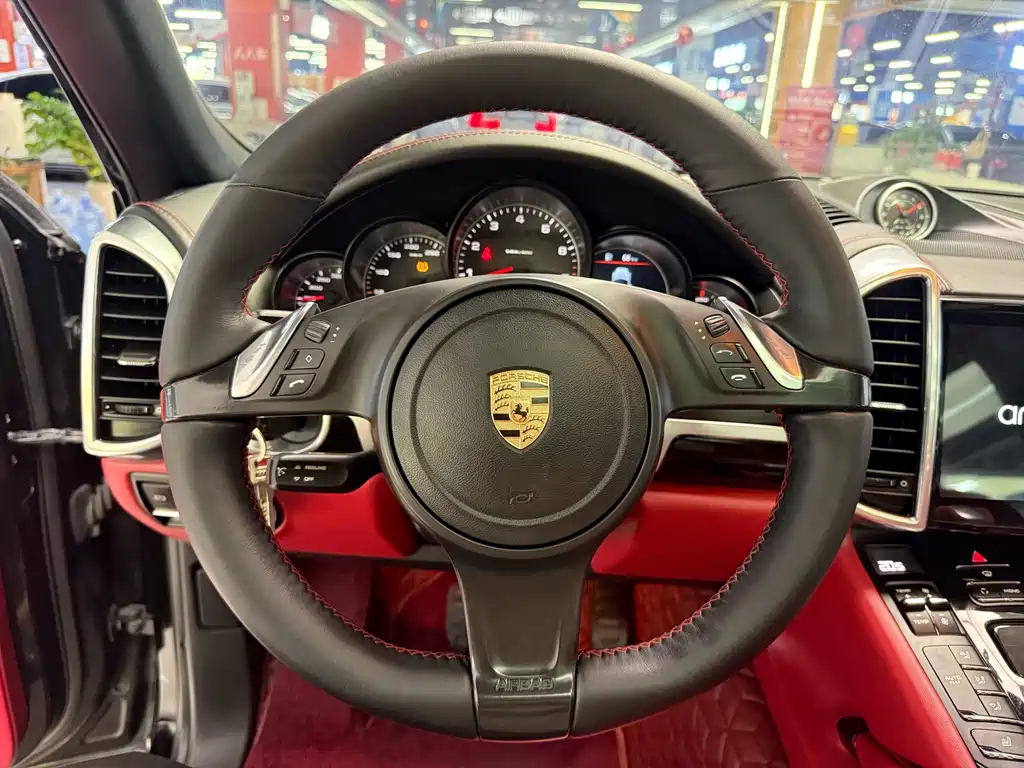 Porsche Cayenne — миниатюра 11