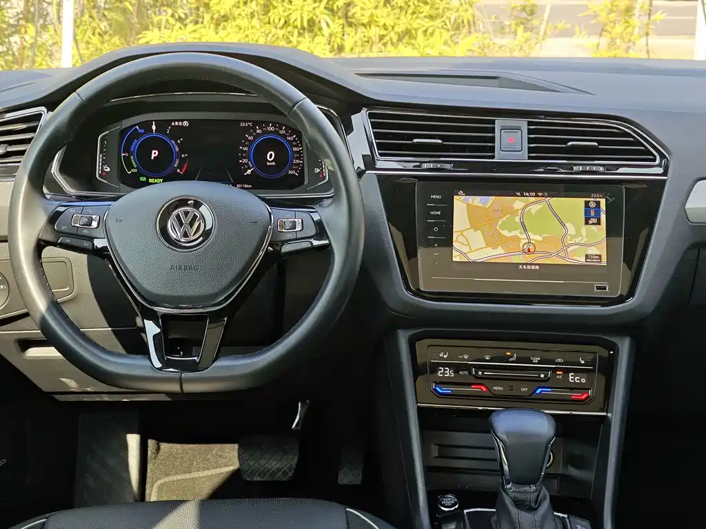 Volkswagen Tiguan L PHEV — миниатюра 9