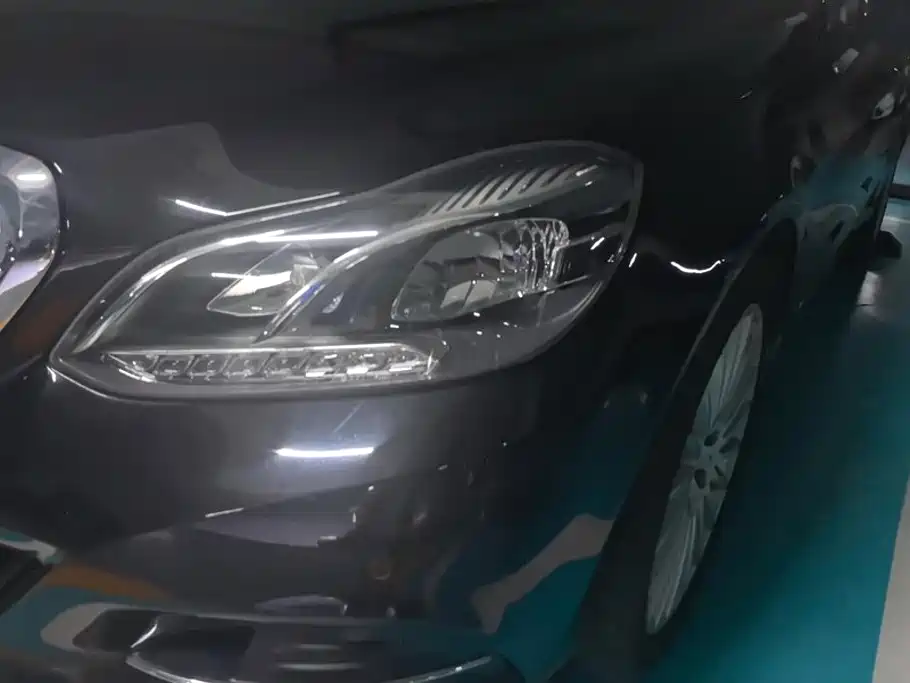 Mercedes-Benz E-Class — миниатюра 5
