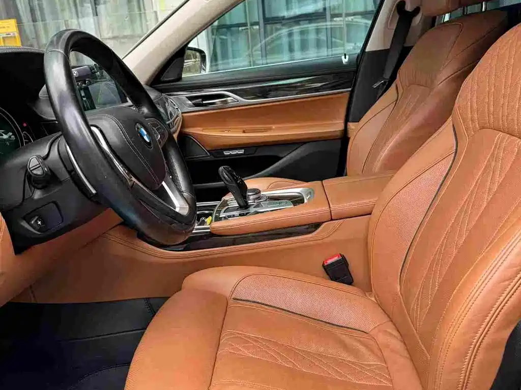 BMW 7 Series — миниатюра 9