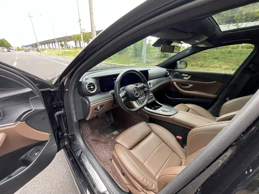 Mercedes-Benz E-Class — миниатюра 6