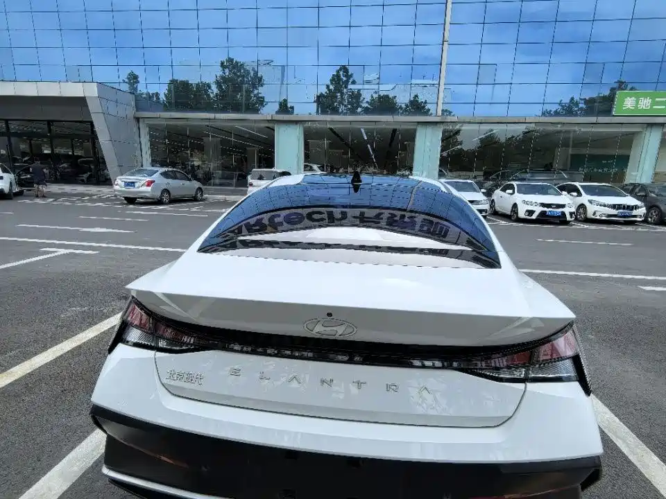 Hyundai Elantra — миниатюра 7