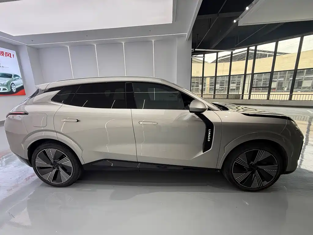 Lynk & Co 08 EM-P — миниатюра 11