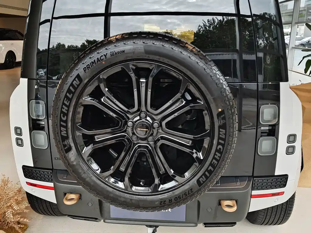 Land Rover Defender — миниатюра 9