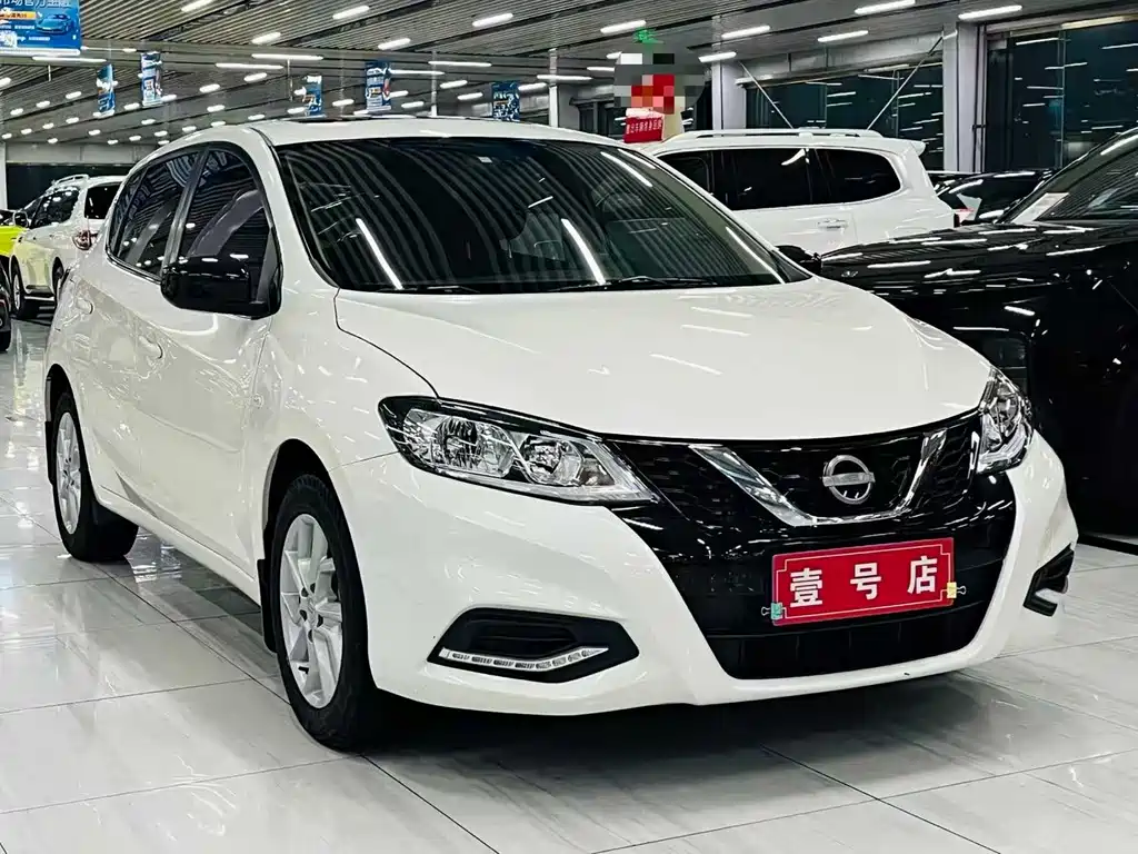 NISSAN TIIDA