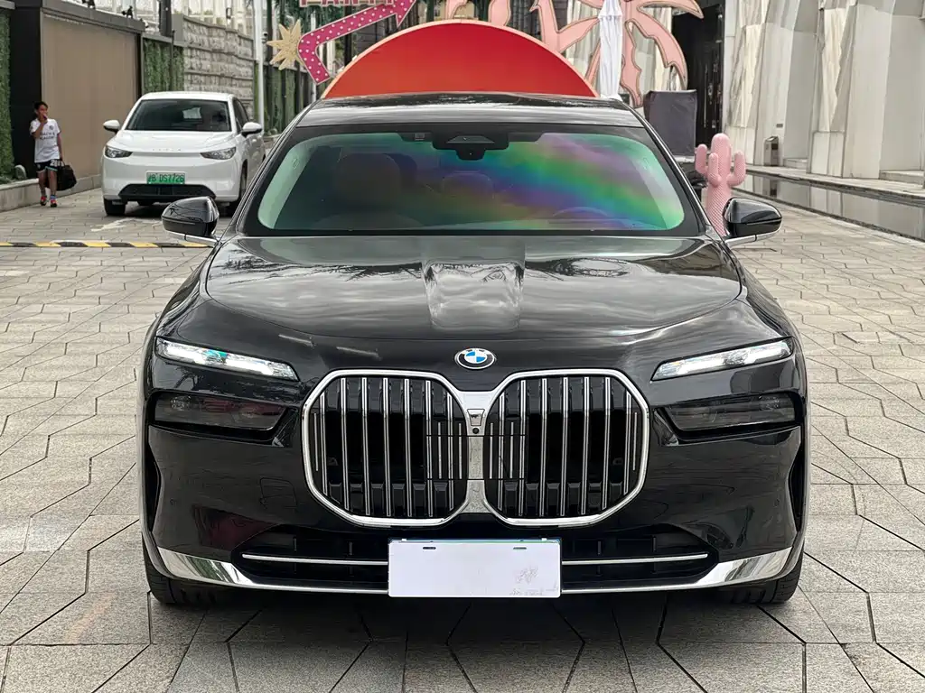 BMW 7 Series — миниатюра 2