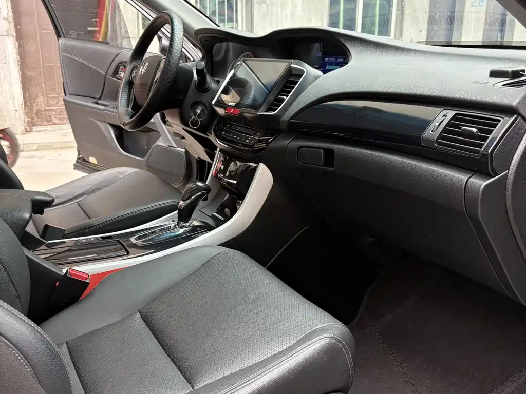 Honda Accord 2016 2.0L Elite