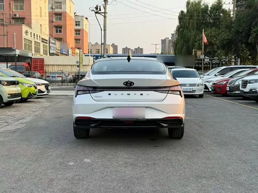 Hyundai Elantra — миниатюра 6