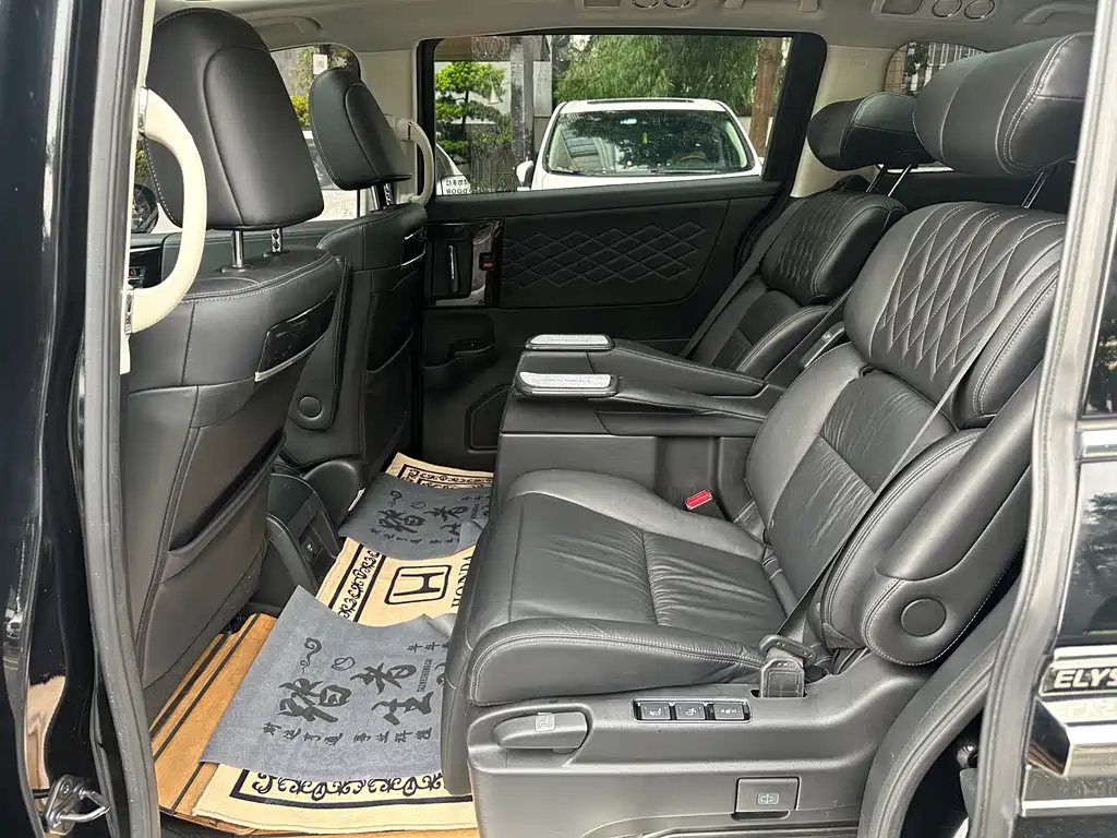 Honda Elysion 2.0L Hybrid Luxury Edition, фото 8