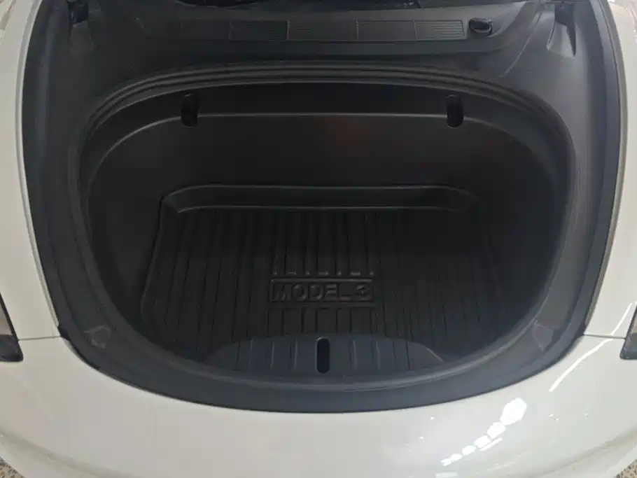 Tesla Model 3 — миниатюра 10