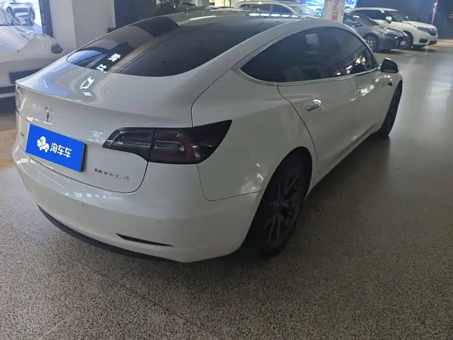 Tesla Model 3 — миниатюра 3
