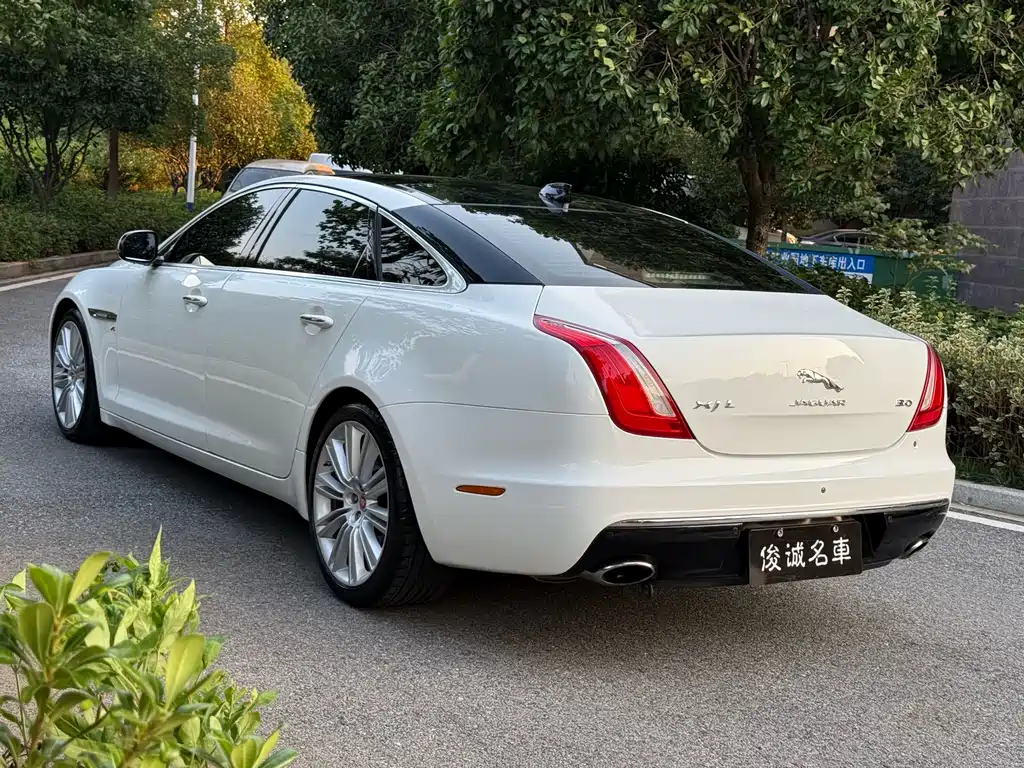Jaguar XJ — миниатюра 28