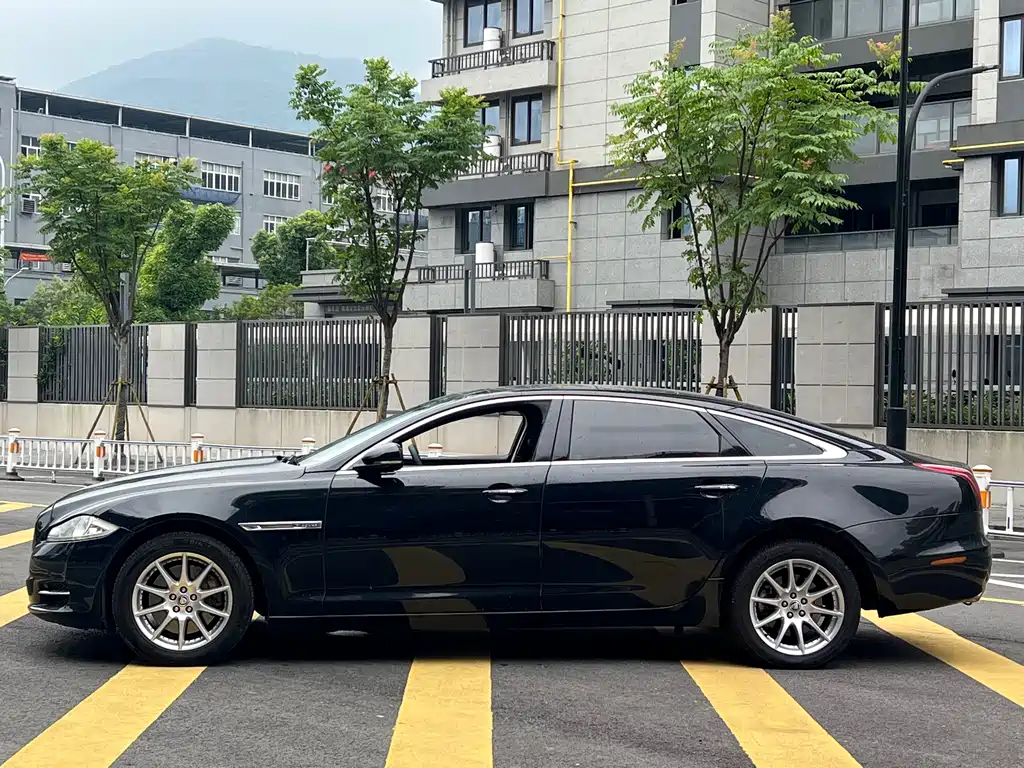 Jaguar XJ — миниатюра 4