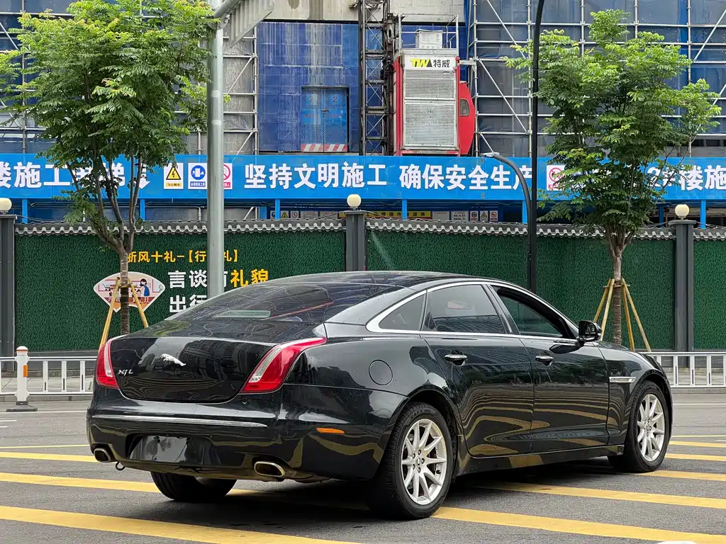 Jaguar XJ — миниатюра 7