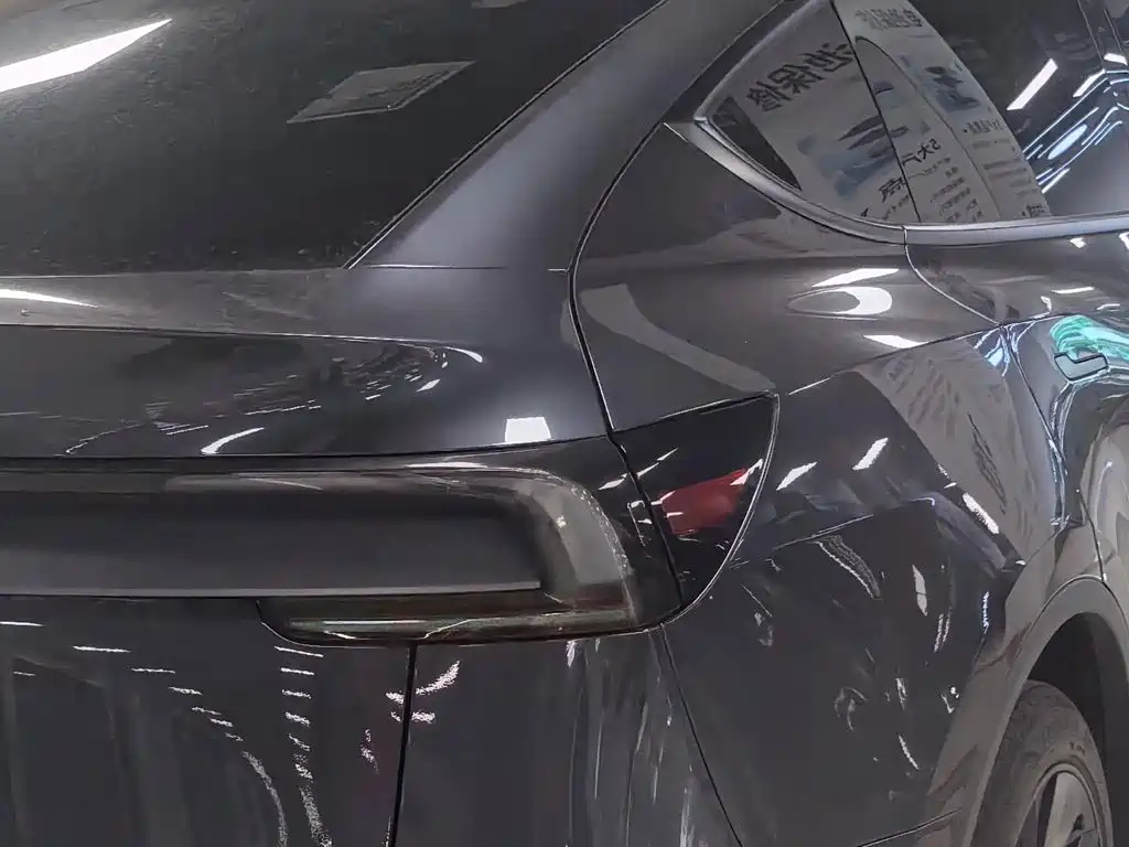 Tesla Model Y — миниатюра 11