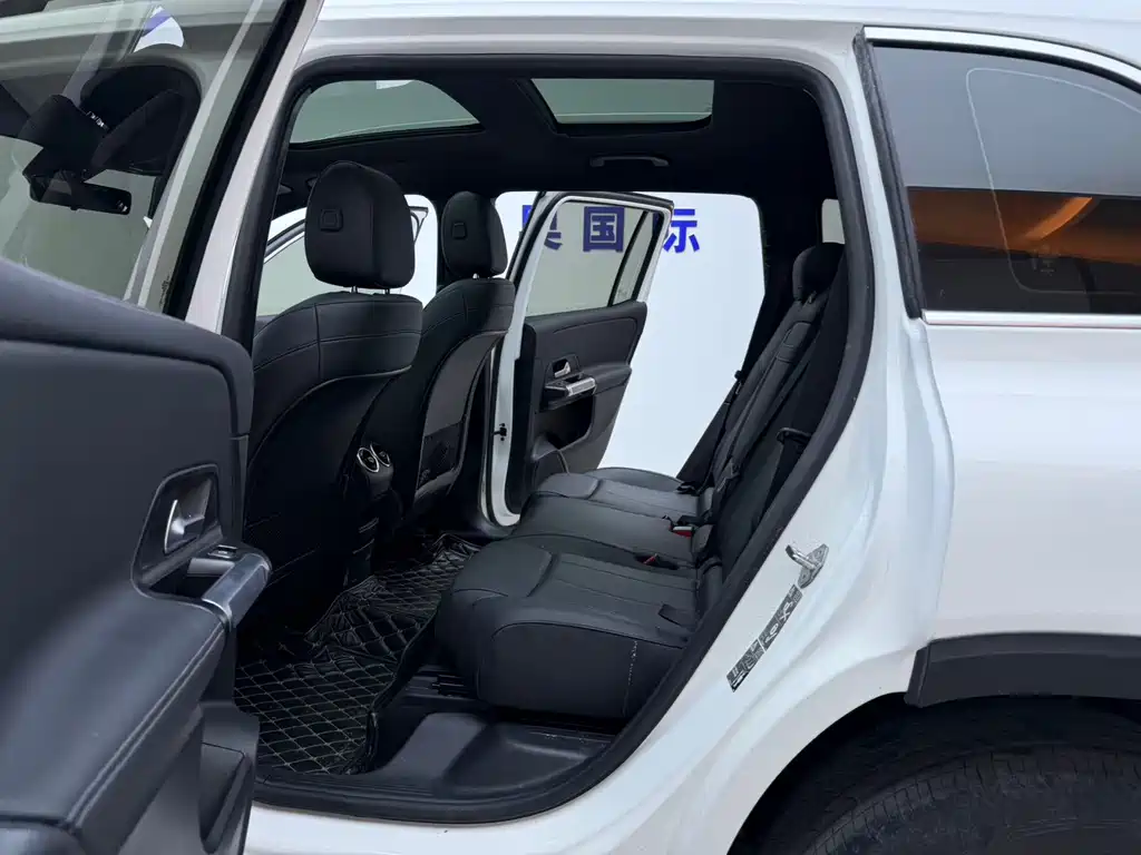 Mercedes-Benz GLB — миниатюра 12