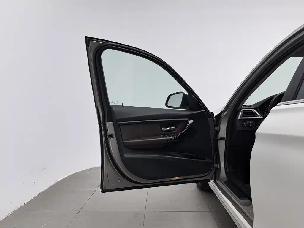 BMW 3 Series — миниатюра 8