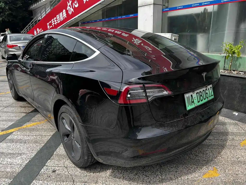 Tesla Model 3 — миниатюра 2