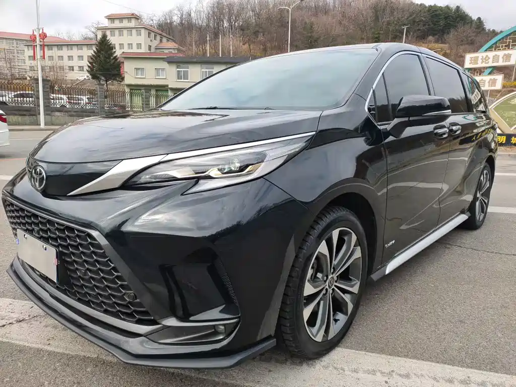 Toyota Granvia 2024