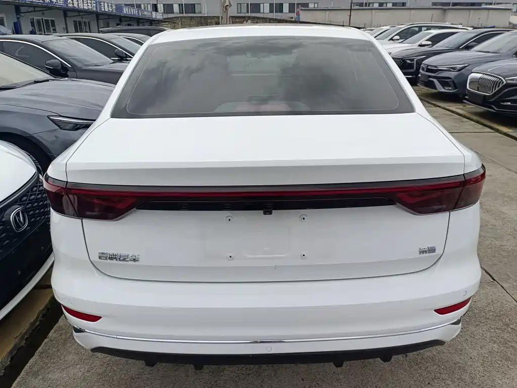 Geely Emgrand — миниатюра 15
