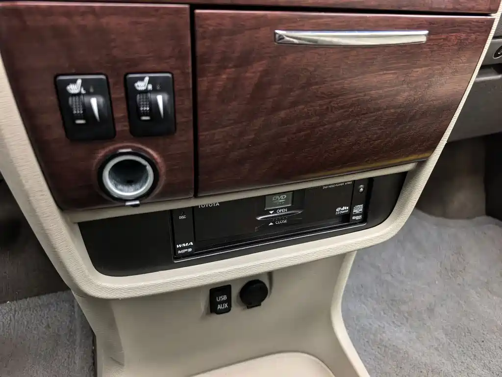 Toyota Sienna — миниатюра 11