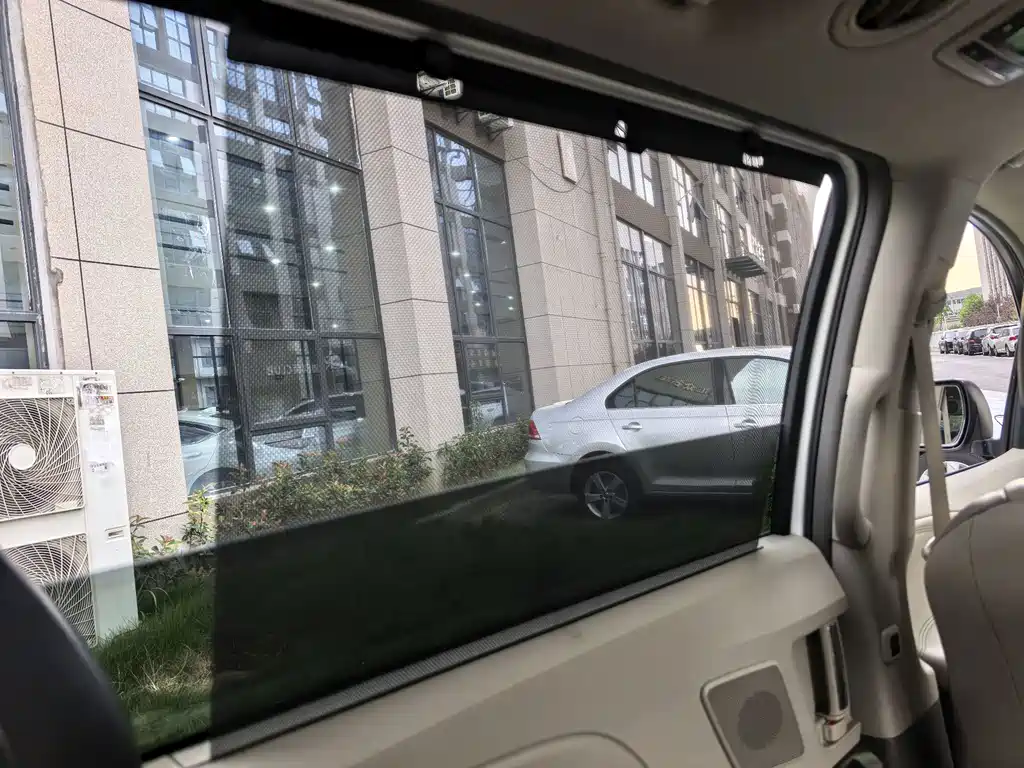 Toyota Sienna — миниатюра 28