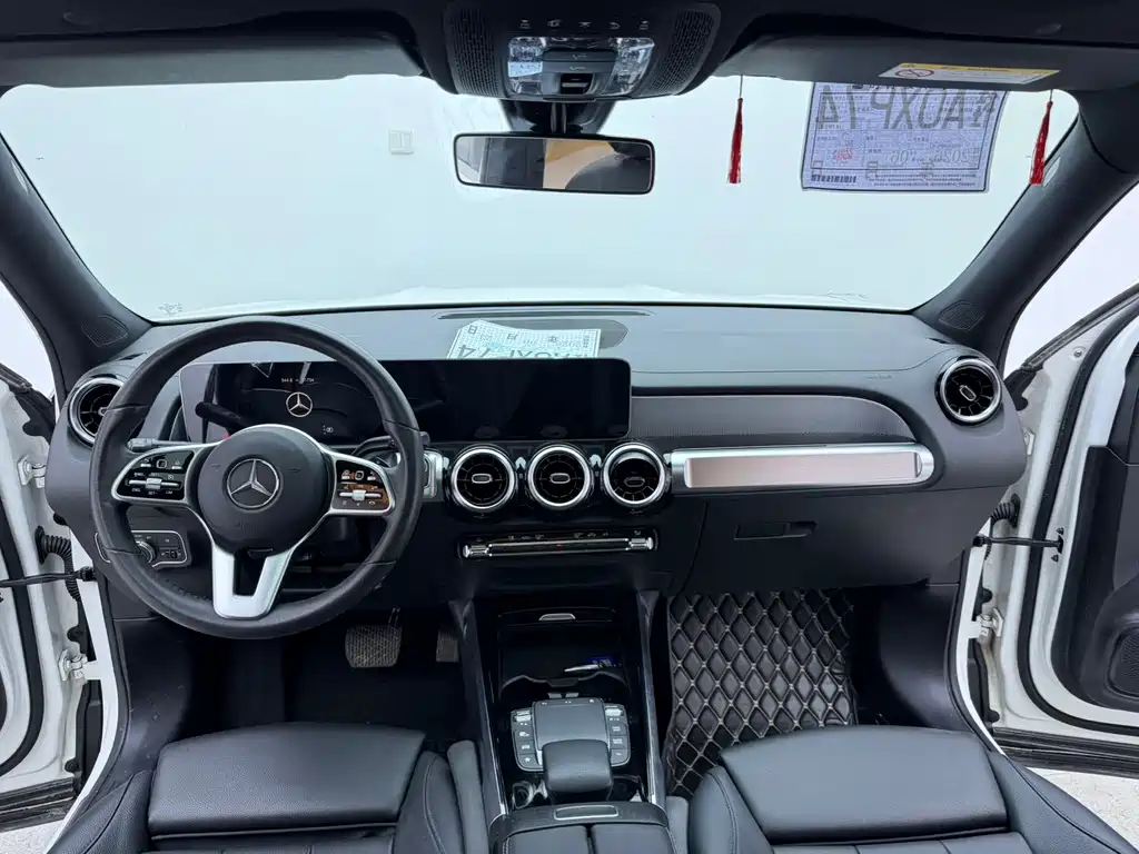 Mercedes-Benz GLB — миниатюра 11