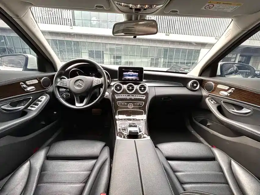 Mercedes-Benz C-Class — миниатюра 6