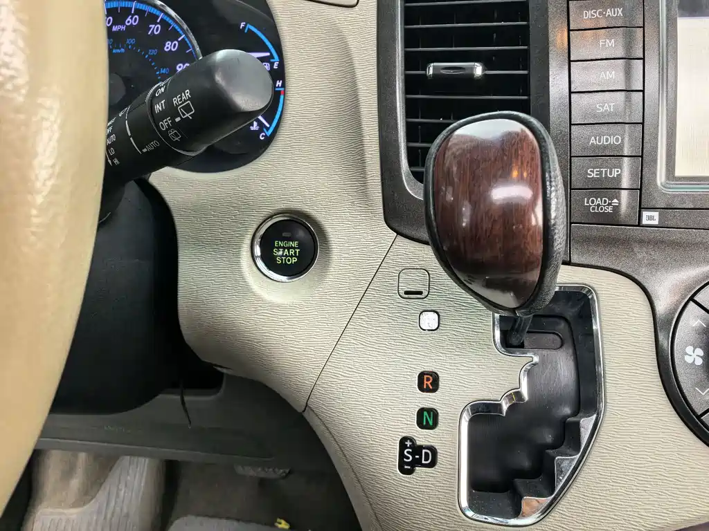 Toyota Sienna — миниатюра 12