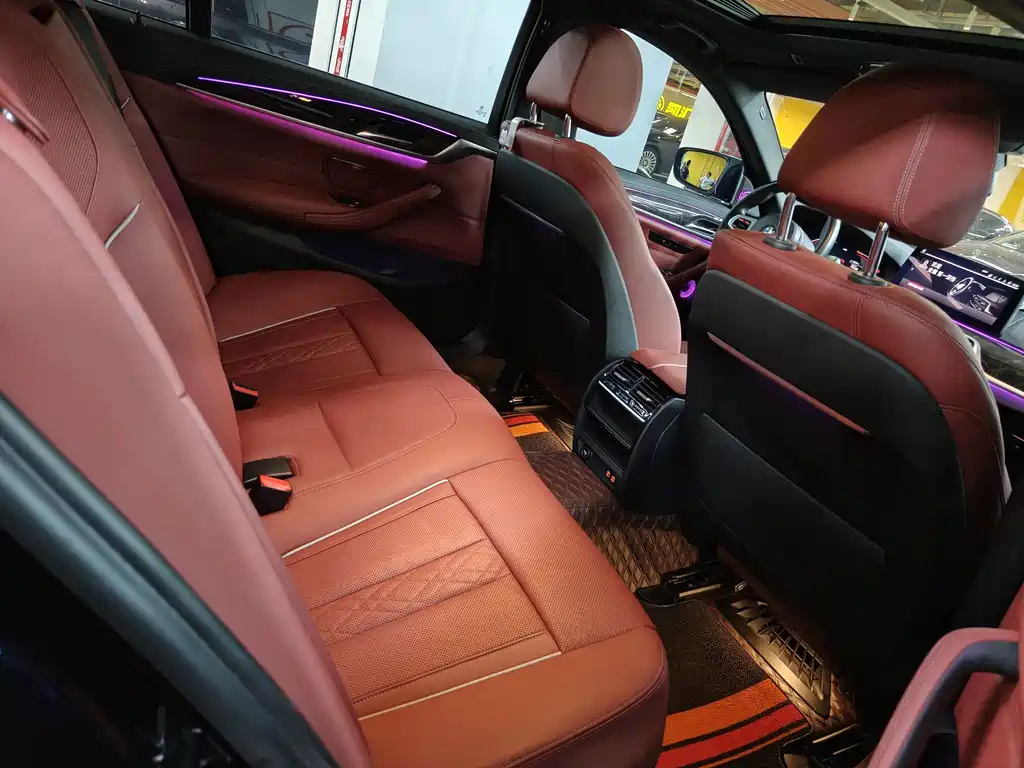 BMW 5 Series — миниатюра 12