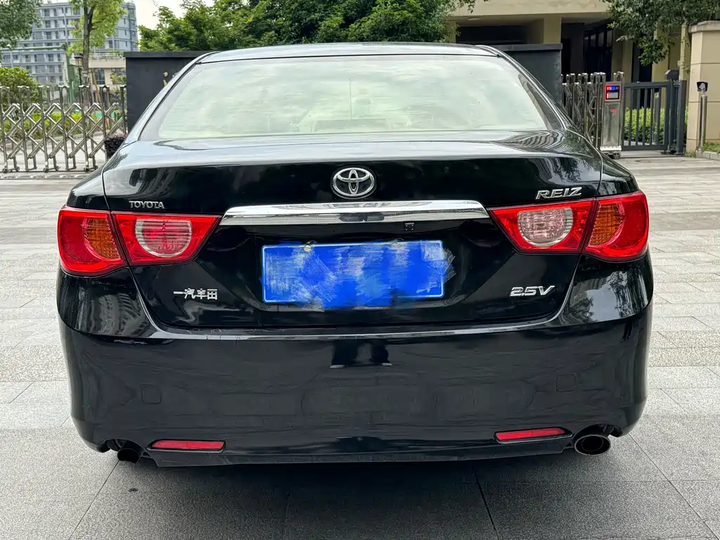 Toyota Reiz — миниатюра 6