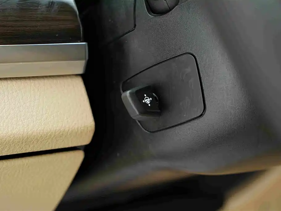 BMW 7 Series — миниатюра 11