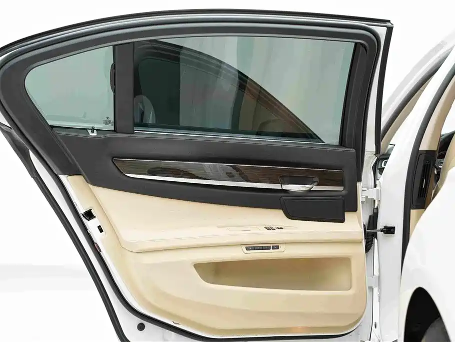 BMW 7 Series — миниатюра 19