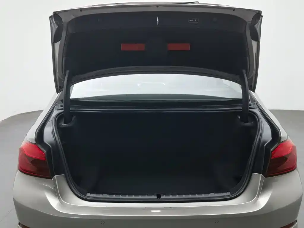 BMW 5 Series — миниатюра 16