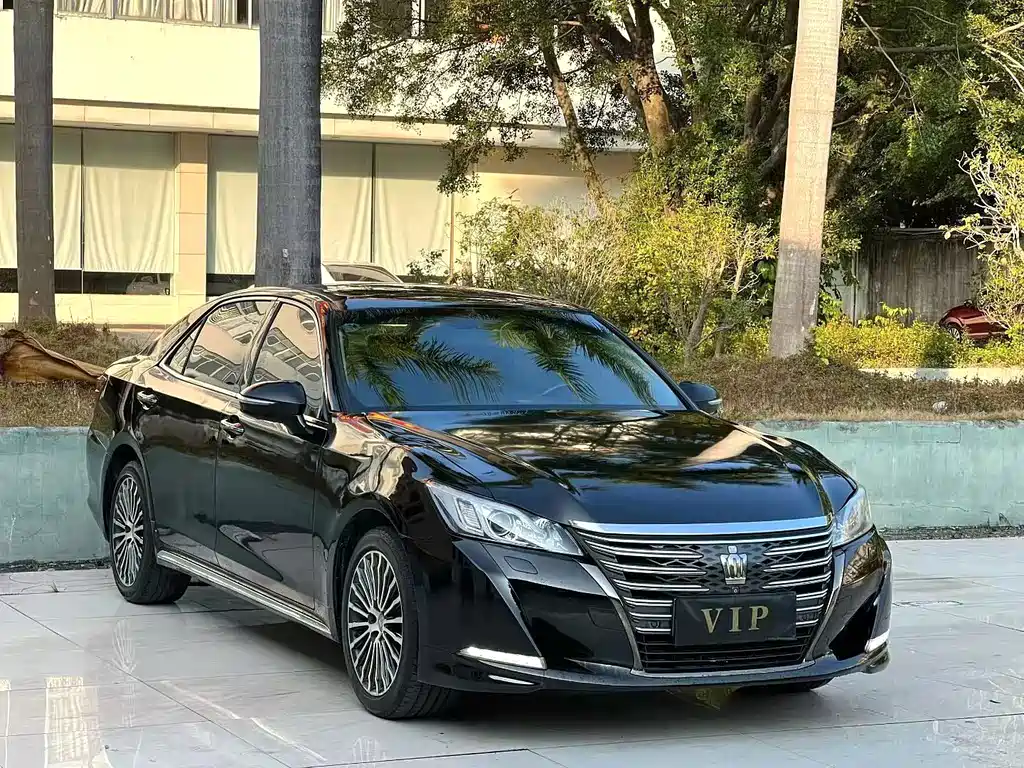 Toyota Crown — миниатюра 3