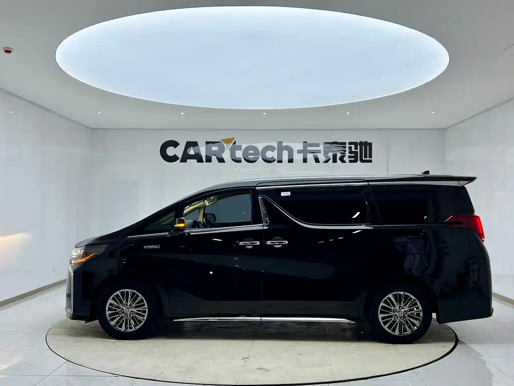 Toyota Alphard — миниатюра 8