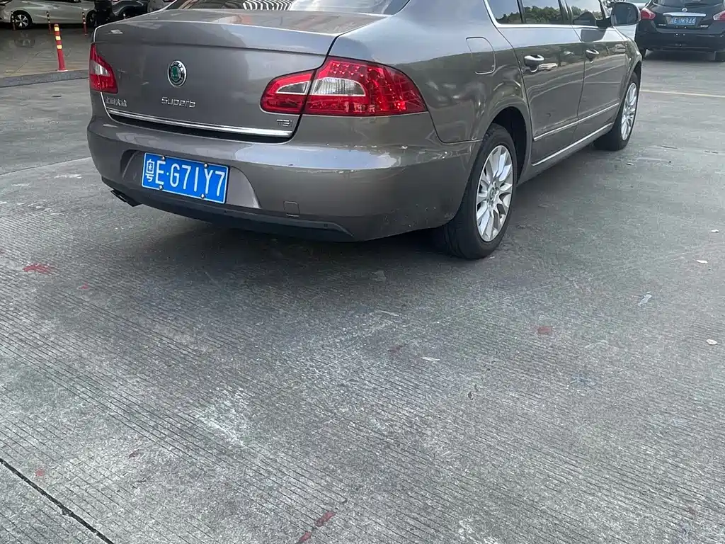 Skoda Superb 1.8TSI Auto Elegant Edition, фото 5