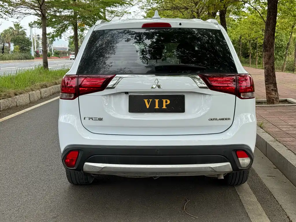 Mitsubishi Outlander 2.0L 2WD Glory Edition 5 seats, фото 3