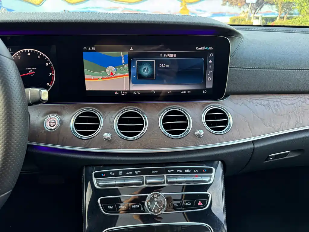 Mercedes-Benz E-Class — миниатюра 15
