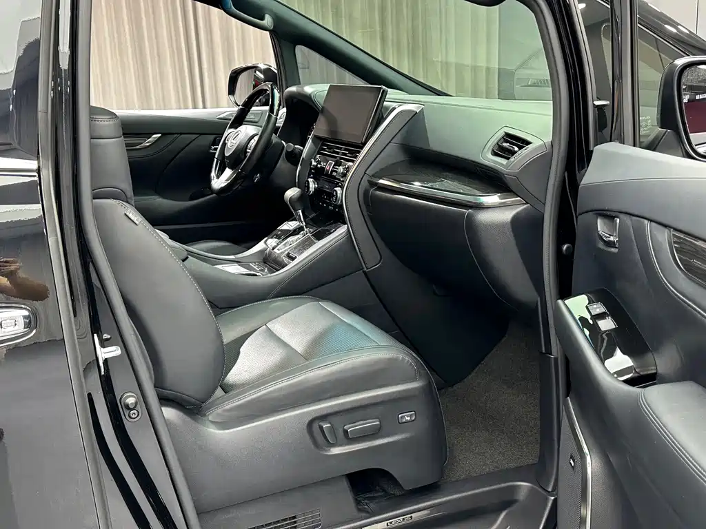 Lexus LM — миниатюра 33